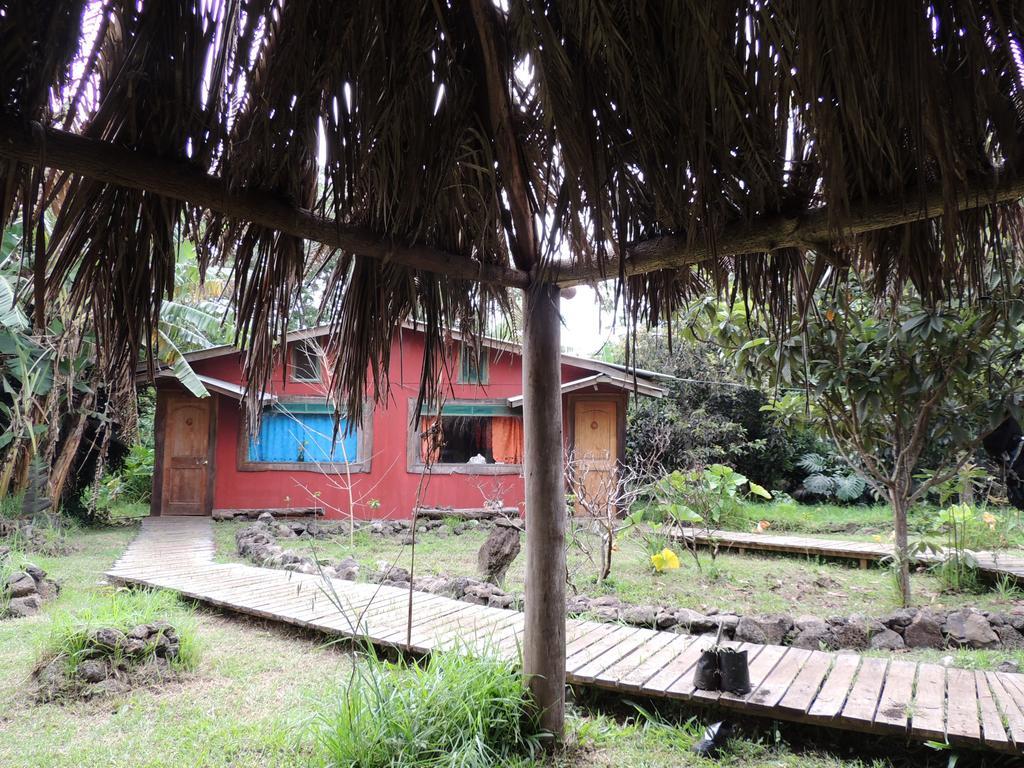 Cabanas Moenga Hanga Roa Esterno foto